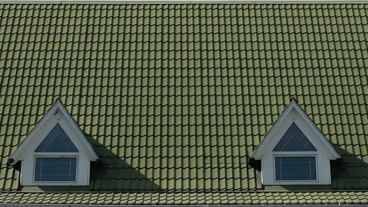 Pose de fenêtres de toit Velux sur une toiture de l'Avesnois